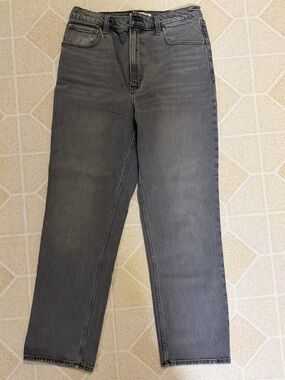 Abercrombie & Fitch Women's The 90’s Straight Ultra High Rise Jeans 30S 10 Short